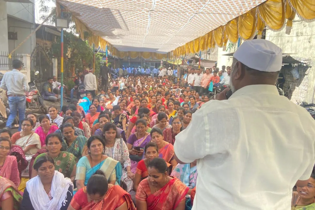 आंदोलनस्थळी शिक्षकांना मार्गदर्शन