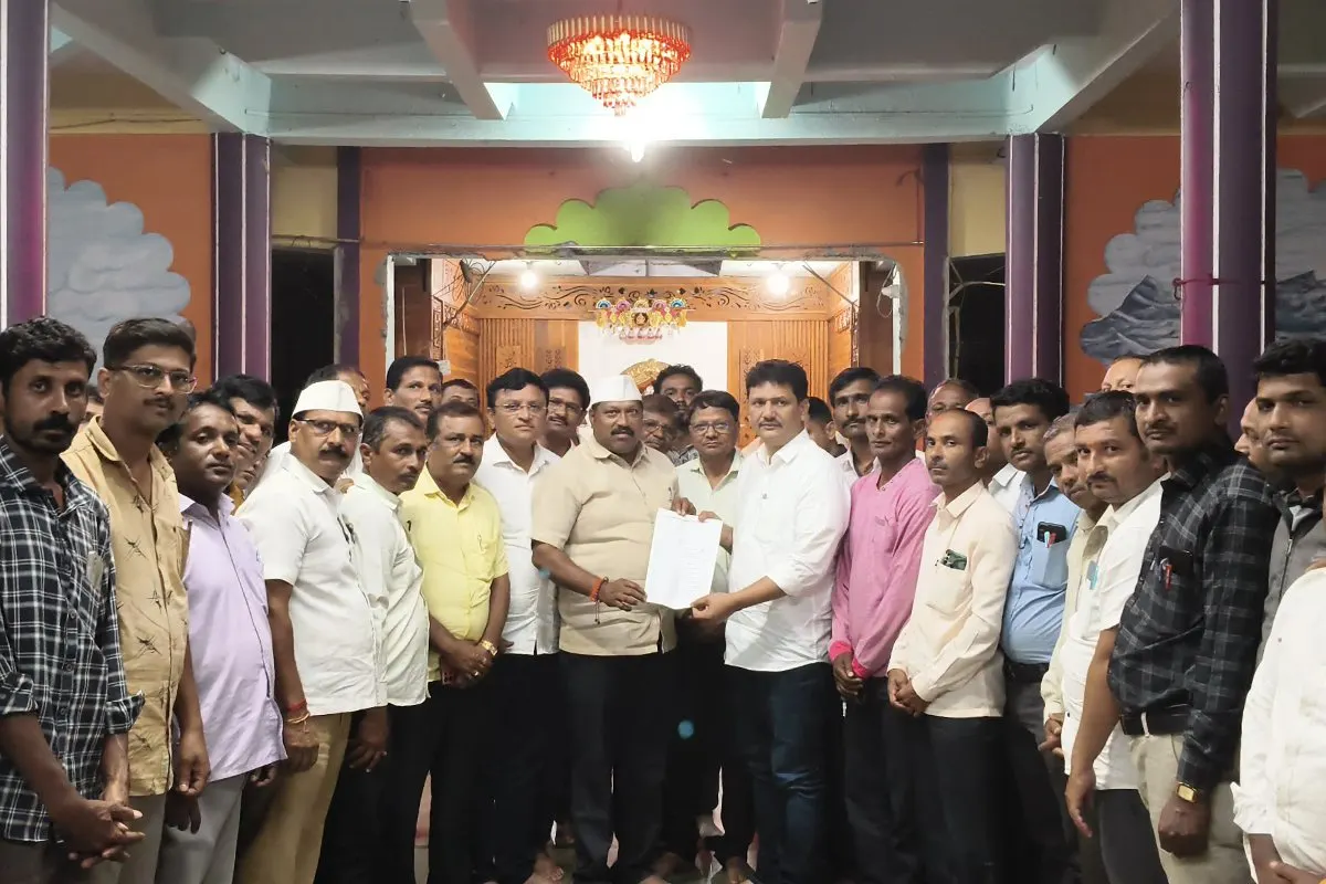 शिक्षक शिष्टमंडळासह निवेदन सादर